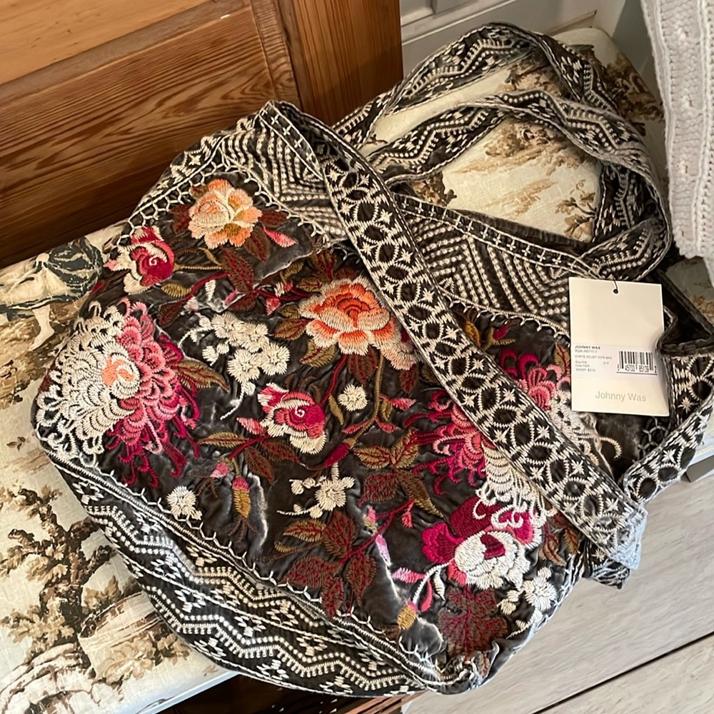 NWT JWLA by Johnny Was Chrys Velvet Tote. Style J007-17-7